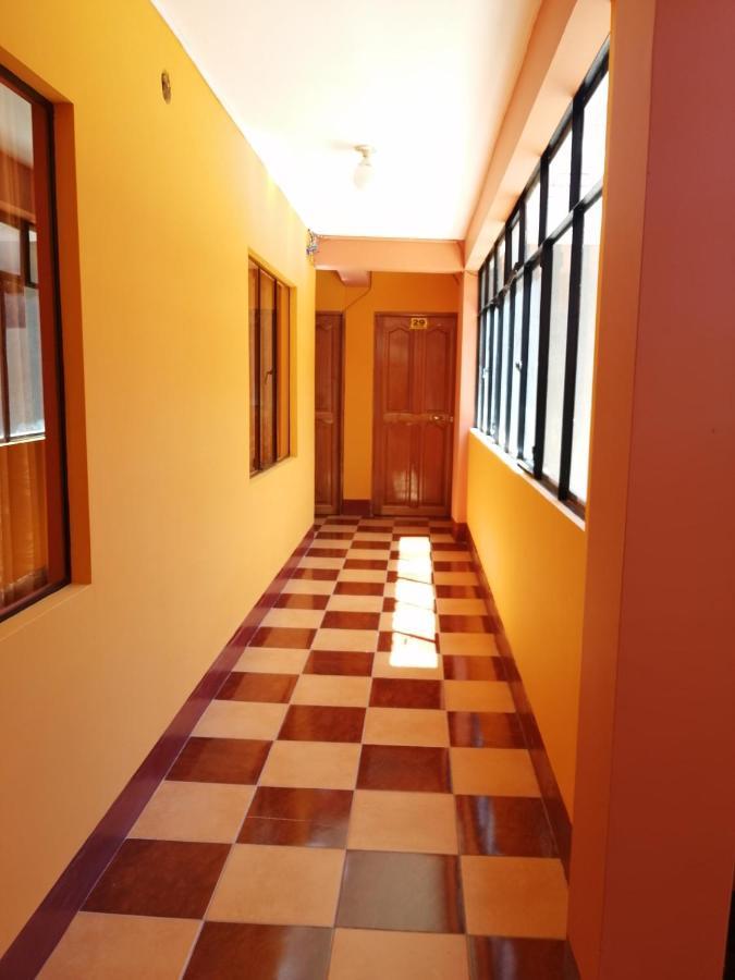 קופקבאנה Olas Del Titicaca Backpackers Hostel מראה חיצוני תמונה