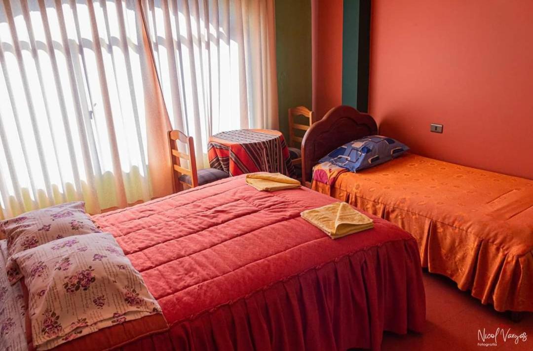 קופקבאנה Olas Del Titicaca Backpackers Hostel מראה חיצוני תמונה