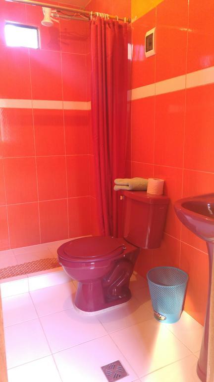 קופקבאנה Olas Del Titicaca Backpackers Hostel מראה חיצוני תמונה