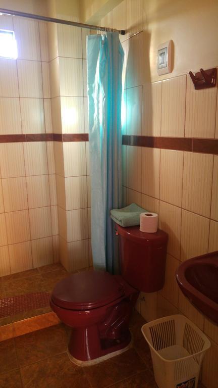 קופקבאנה Olas Del Titicaca Backpackers Hostel מראה חיצוני תמונה