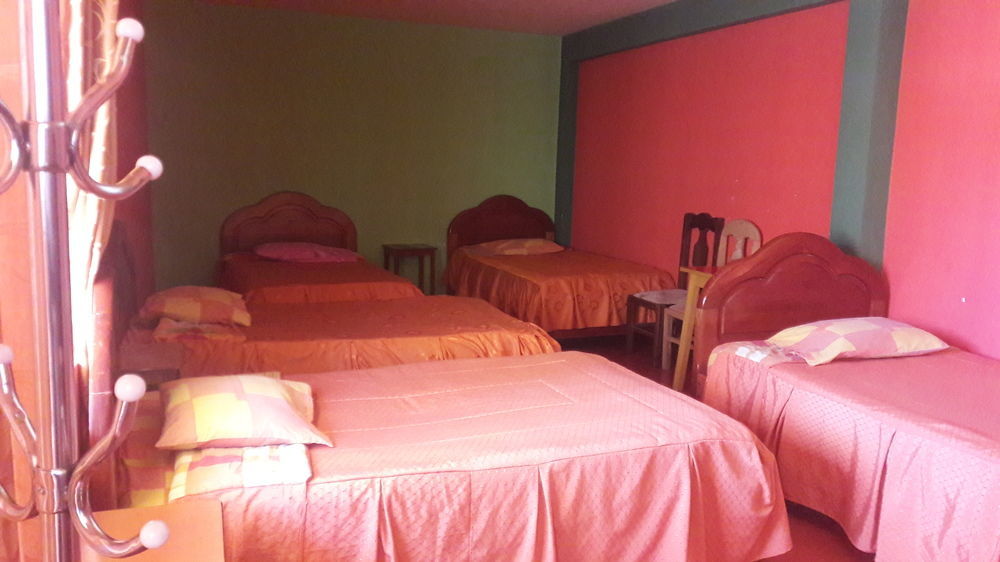 קופקבאנה Olas Del Titicaca Backpackers Hostel מראה חיצוני תמונה