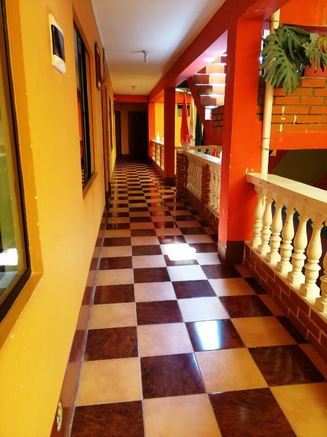 קופקבאנה Olas Del Titicaca Backpackers Hostel מראה חיצוני תמונה